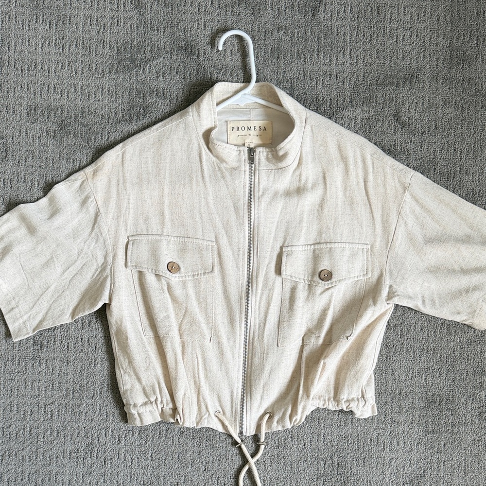 Promesa Cream Cropped Zip-Front Jacket with Chest Pockets